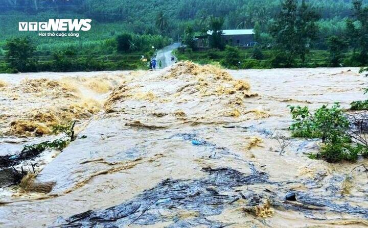 Gia Lai đối mặt nguy cơ sạt lở và ngập lụt, Chủ tịch tỉnh chỉ đạo khẩn