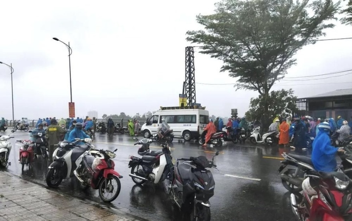 Thời tiết bất thường, gió mạnh cuốn người phụ nữ rơi xuống vực ở Đà Nẵng