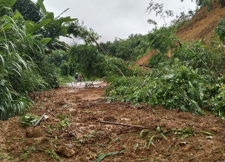 Trôi vào cống nước, học sinh lớp 3 tử vong thương tâm